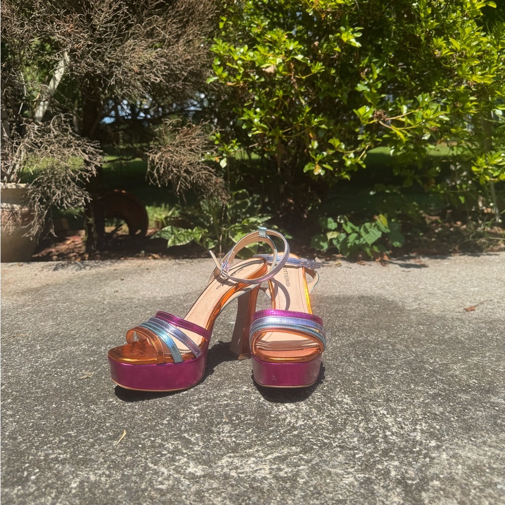 Chic Multicolor Platform Sandals - image 1